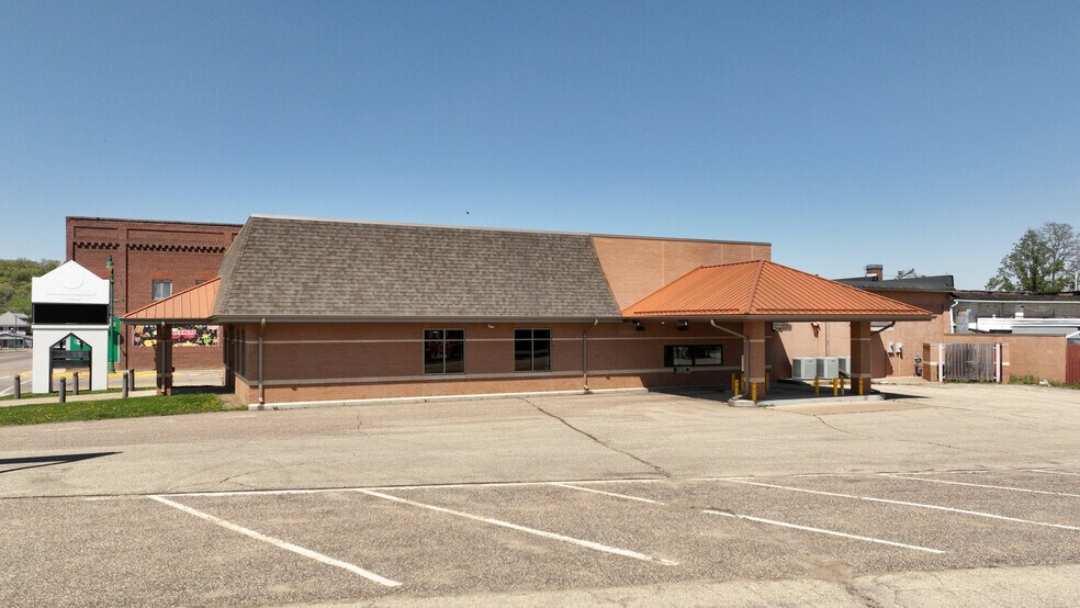 Primary Photo Of 36328 Main St, Whitehall Medical For Sale