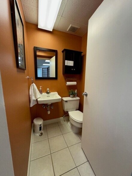 More Photos Of 3921-3951 University Dr, Fairfax Office For Lease