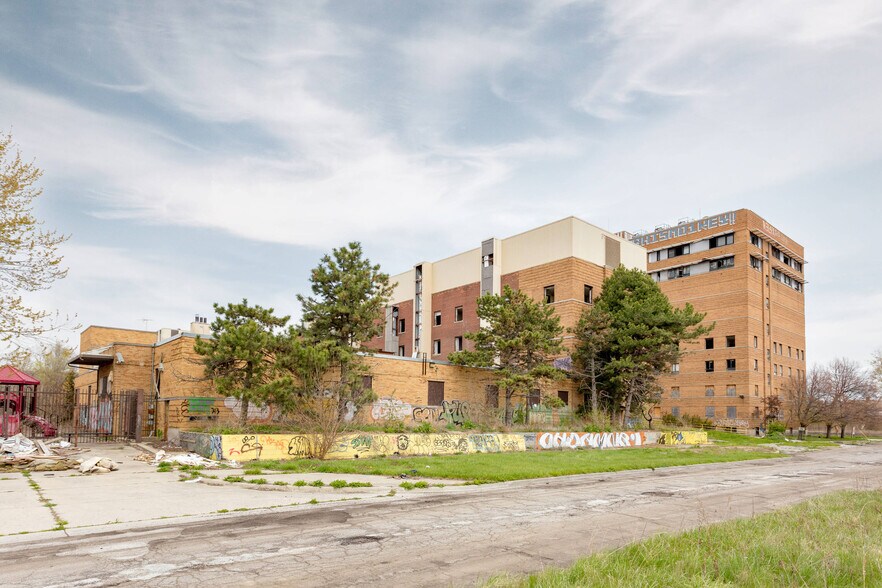 More Photos Of 200 Highland St, Highland Park Hospital For Sale
