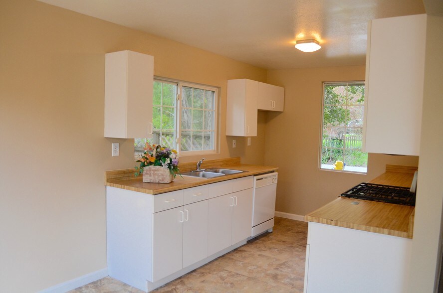 More Photos Of 5800 Valley Dr, Felton Apartments For Sale