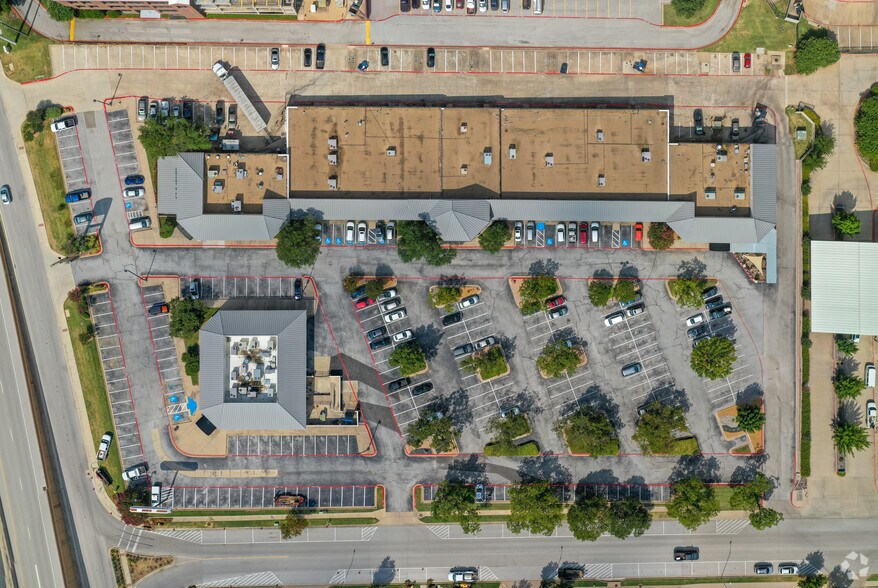 More Photos Of 900 W Airport Fwy, Hurst Unknown For Lease