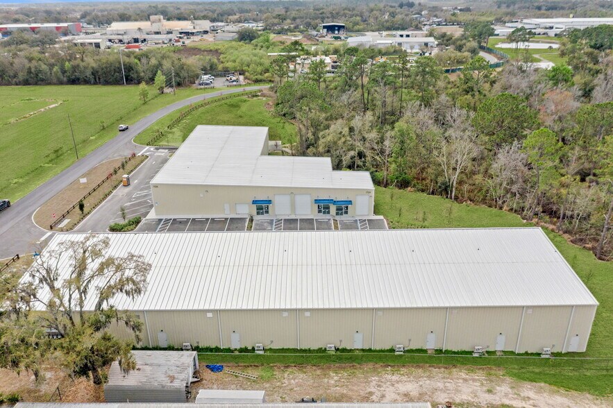 More Photos Of 7120 Sampey Rd, Groveland Business Park For Lease