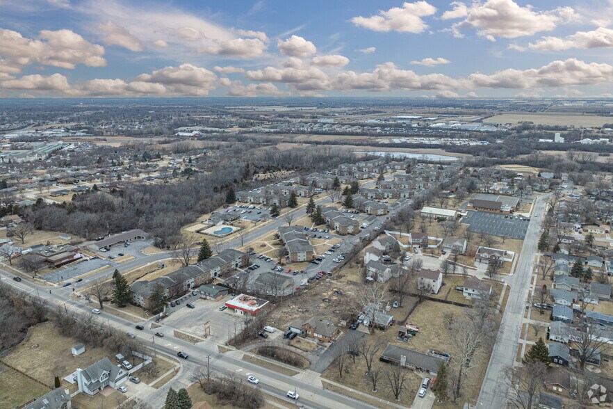 More Photos Of 1615 Arbor Ln, Crest Hill Apartments For Sale