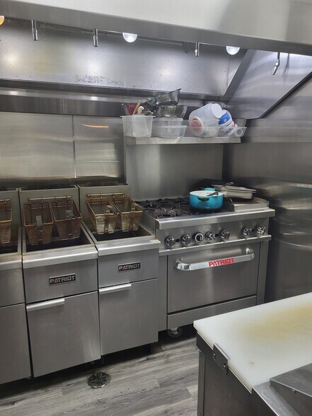 More Photos Of 1662 W Mound St, Columbus Restaurant For Sale