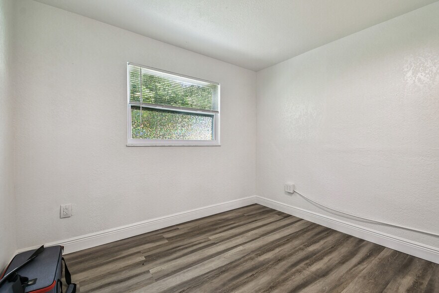 More Photos Of 5445 6th St, Zephyrhills Medical For Sale