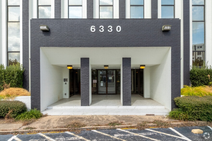 More Photos Of 6330 Gulfton St, Houston Office For Sale