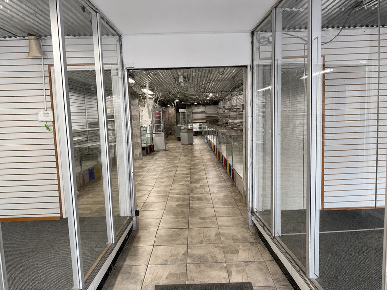 More Photos Of 508 S Broadway, Baltimore Storefront Retail Office For Lease