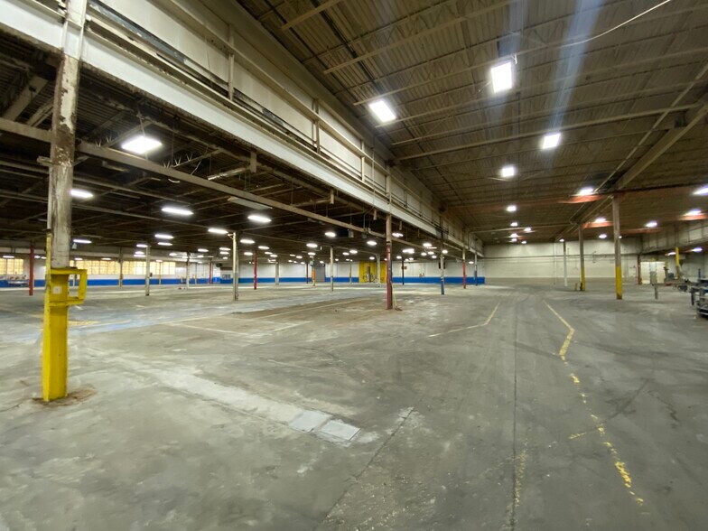 More Photos Of 1900 Foss Park Ave, North Chicago Warehouse For Sale