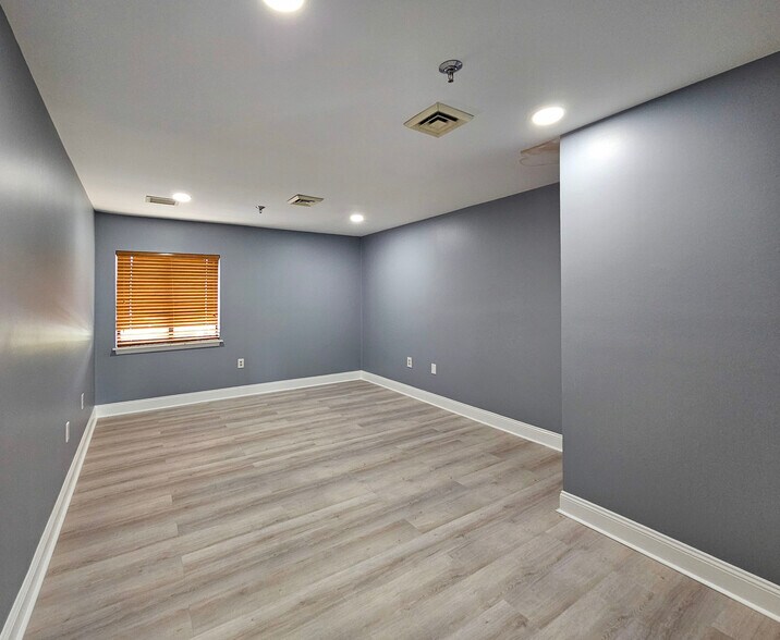 More Photos Of 6301 Foxley Rd, Upper Marlboro Light Manufacturing For Sale