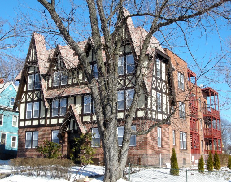 More Photos Of 28 Whitney St, Hartford Apartments For Sale