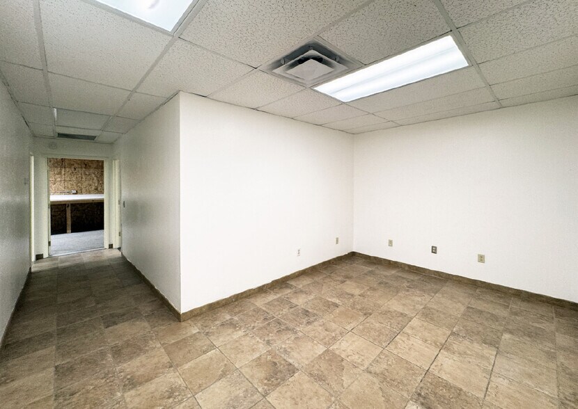 More Photos Of 9808 Acoma Rd SE, Albuquerque Warehouse For Lease