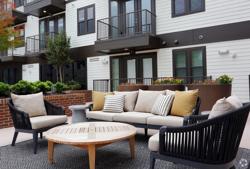 More Photos Of 195 W Davis St, Dallas Apartments For Lease