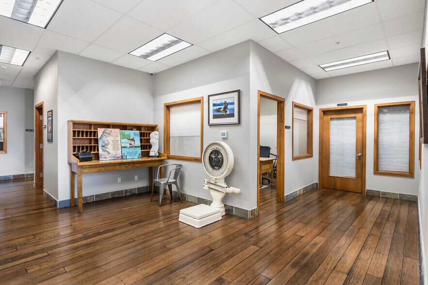 More Photos Of 601 N Larch St, Sisters Research And Development For Sale