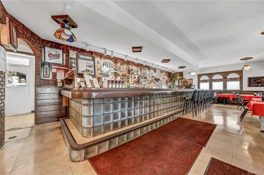 More Photos Of 3019 Pine Ave, Niagara Falls Restaurant For Sale