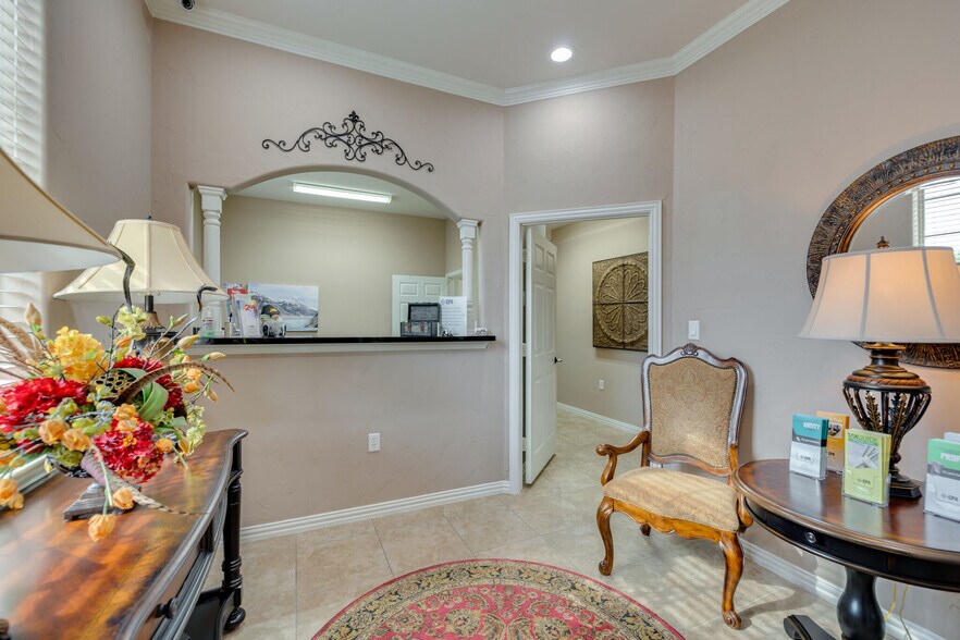 More Photos Of 935 W Glade Rd, Hurst Office For Sale