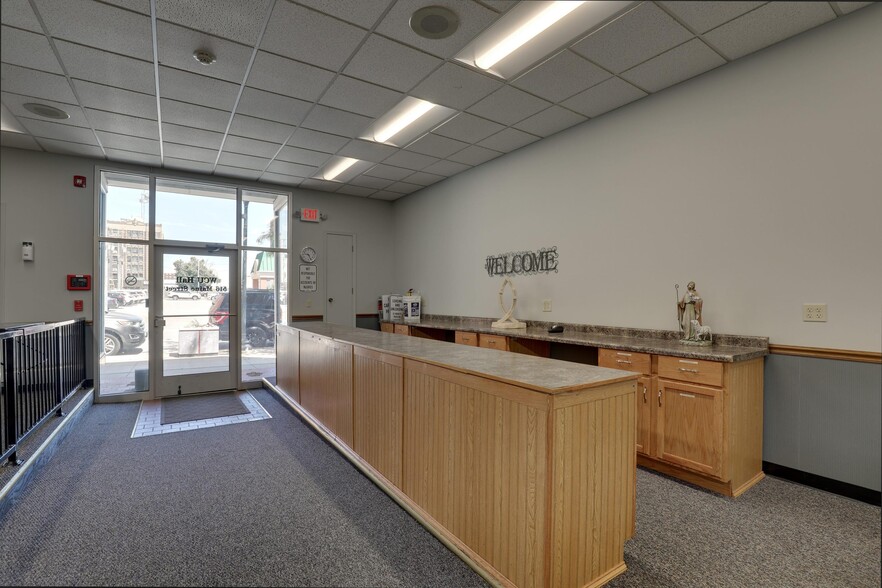More Photos Of 516 Maine St, Quincy Flex For Sale