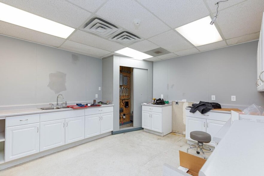 More Photos Of 872 E Sahara Ave, Las Vegas Medical For Lease