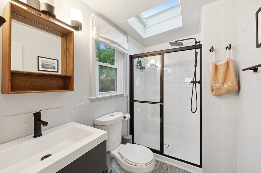 More Photos Of 32 Lighthouse Rd, Hampton Bays Hotel For Sale