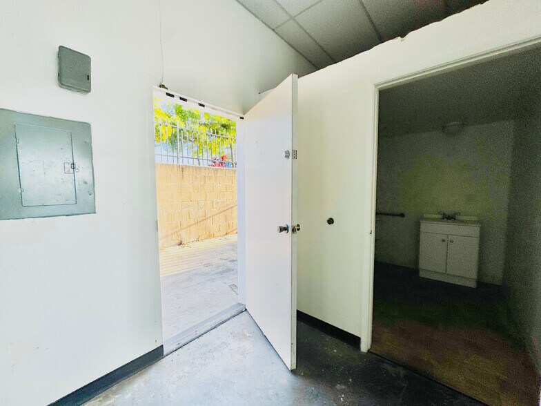 More Photos Of 1834-1848 Pacific Coast Hwy, Lomita Unknown For Lease