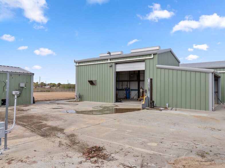 More Photos Of 16640 Highway 36, Needville Industrial For Lease