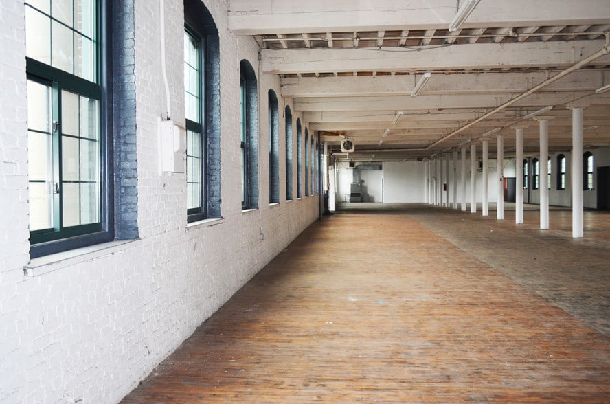 More Photos Of 500-530 Nepperhan Ave, Yonkers Showroom For Lease