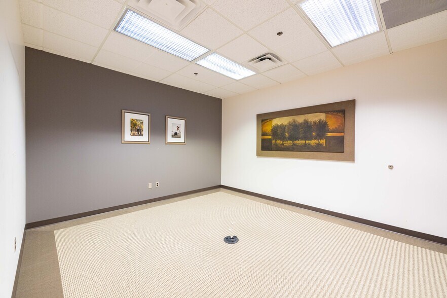 More Photos Of 1301 W Long Lake Rd, Troy Office For Lease