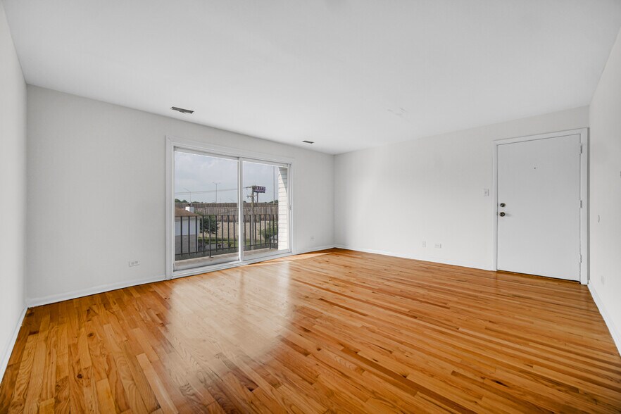 More Photos Of 14544 S San Francisco Ave, Posen Apartments For Sale