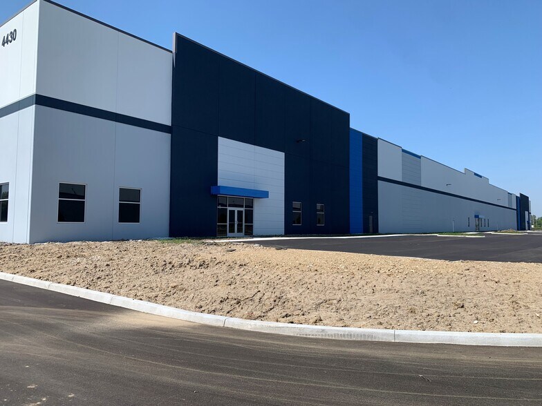 More Photos Of Ronald Reagan Pky, Brownsburg Unknown For Lease