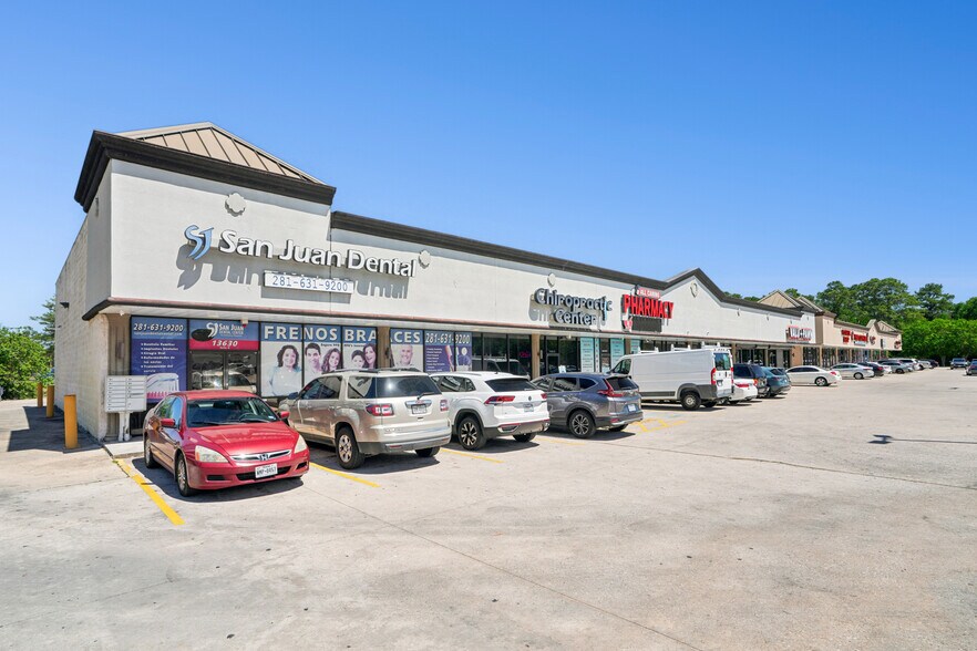 More Photos Of 13630 Veterans Memorial Dr, Houston Storefront Retail Office For Lease