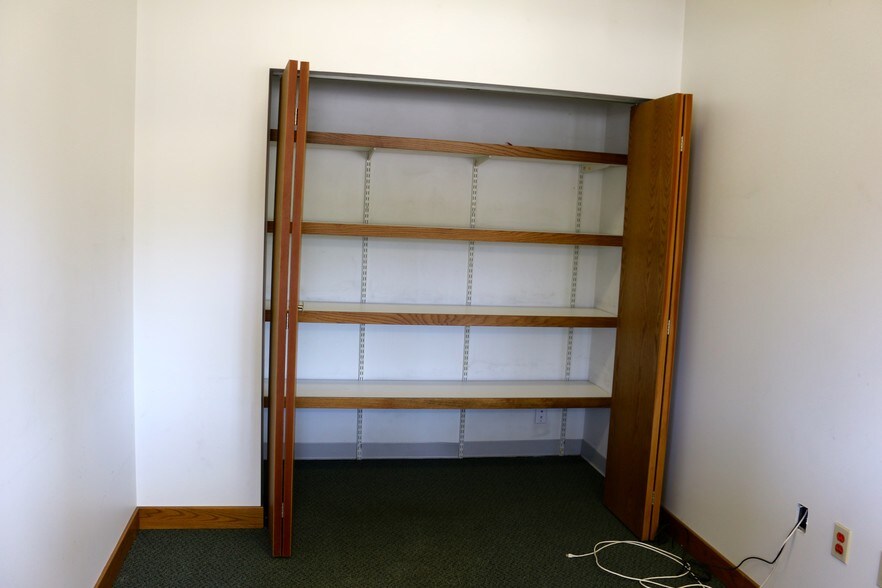 More Photos Of 3897 Wilder Rd, Bay City General Retail For Lease