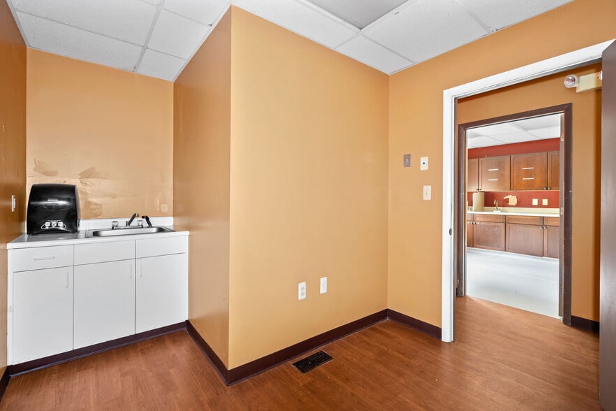 More Photos Of 4 Corwin Ct, Newburgh Medical For Sale