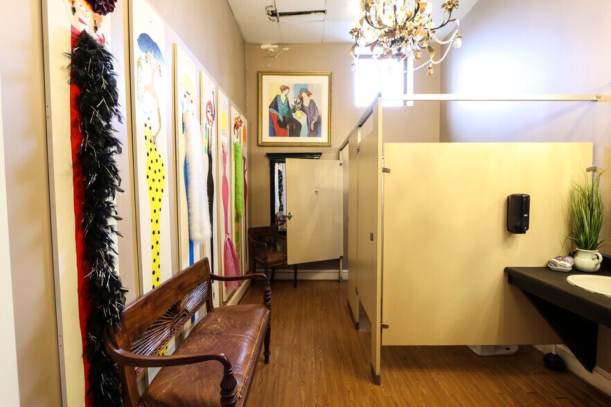 More Photos Of 1024 Noble St, Anniston Storefront Retail Office For Sale