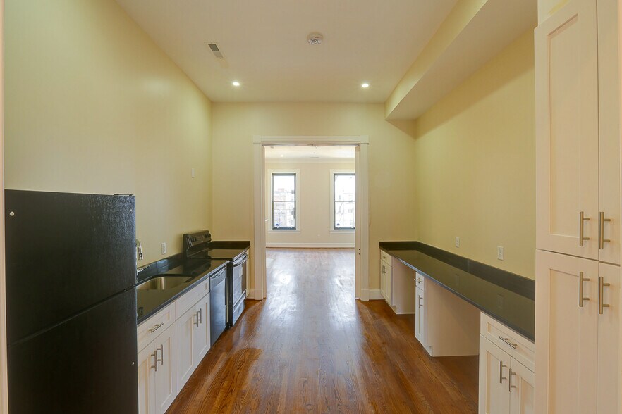 More Photos Of 2116-2118 Saint Paul St, Baltimore Apartments For Sale