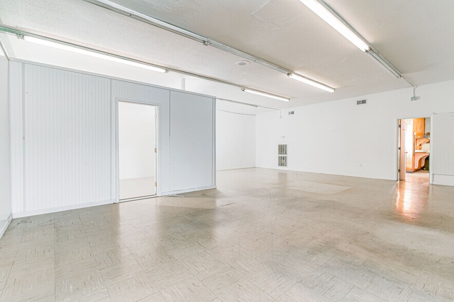 More Photos Of 1003 E Jackson Blvd, Jonesborough General Retail For Sale