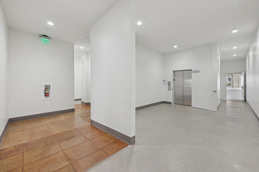 More Photos Of 5500-5528 Wilshire Blvd, Los Angeles Office For Lease