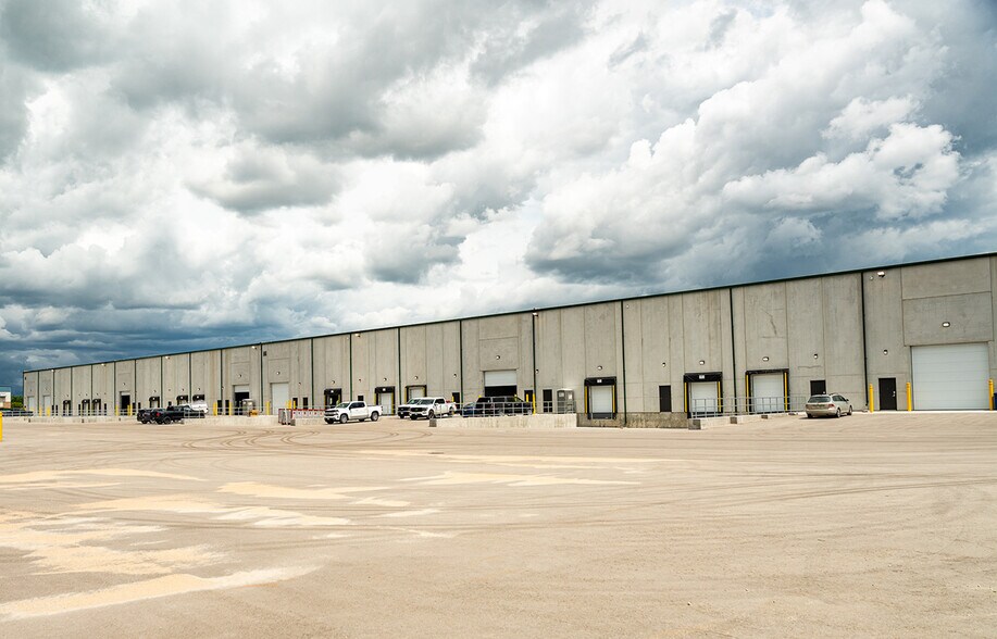More Photos Of 495 De Baets St, Winnipeg Industrial For Lease