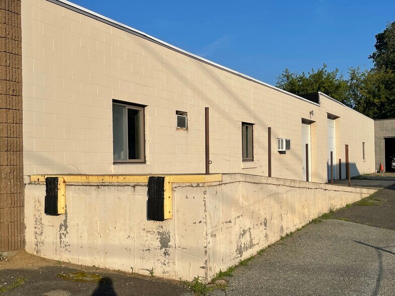More Photos Of 53 Ramah Cir S, Agawam Warehouse For Lease