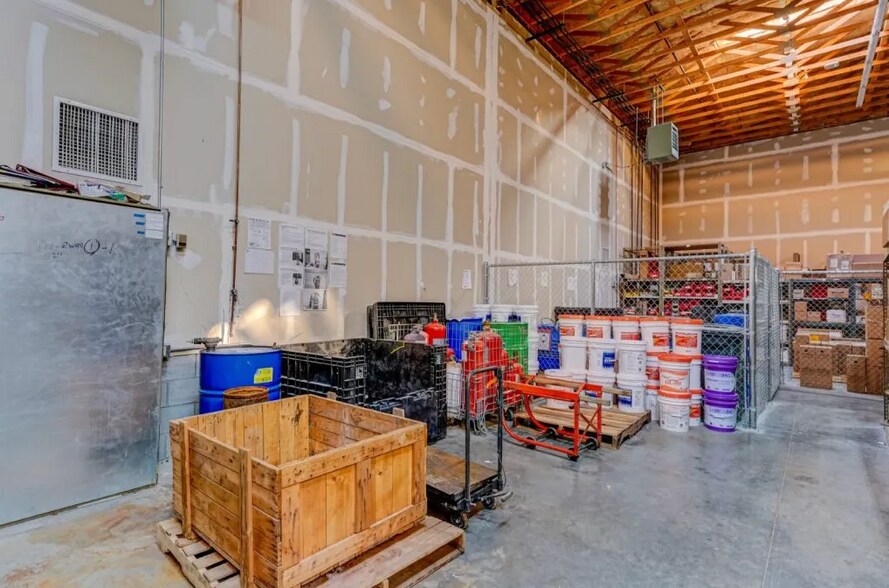 More Photos Of 6724 Corsair Ave, Prescott Warehouse For Lease