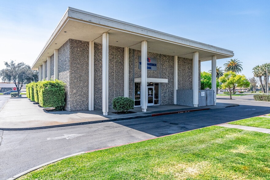 More Photos Of 890 W Lacey Blvd, Hanford Bank For Sale