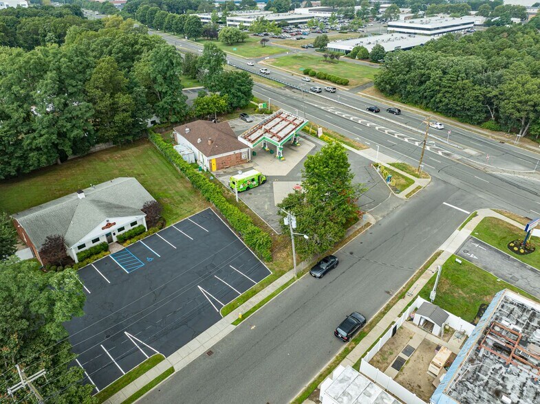 More Photos Of 1698 Roosevelt Ave, Bohemia Office For Sale
