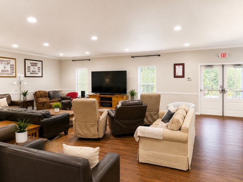 More Photos Of 250 Carriage Ct, Athens Sorority Fraternity House For Sale