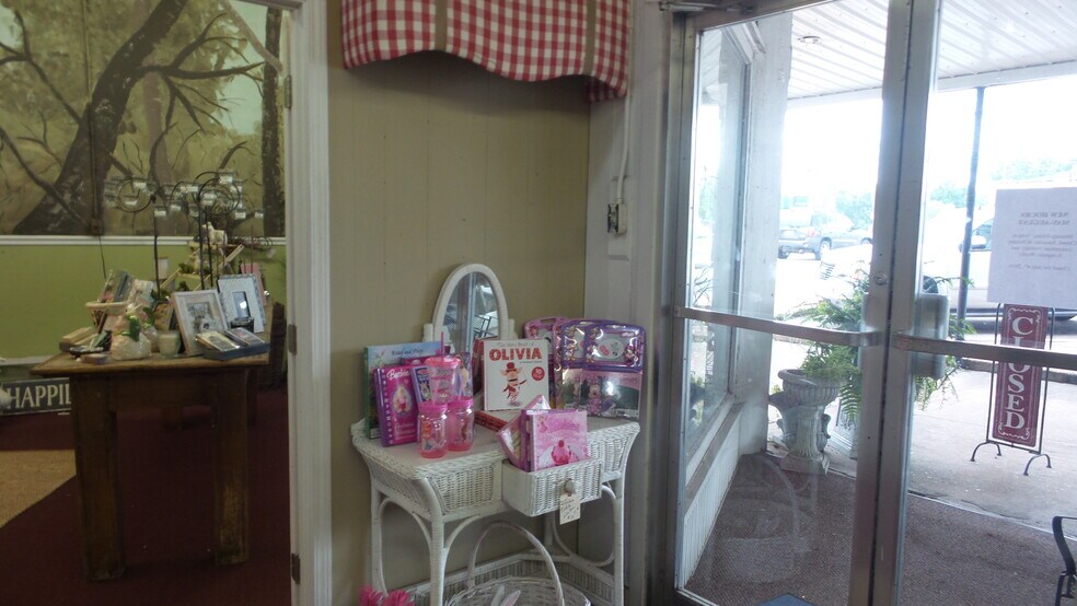 More Photos Of 102 Saint Joseph Ave, Brewton Storefront Retail Residential For Sale