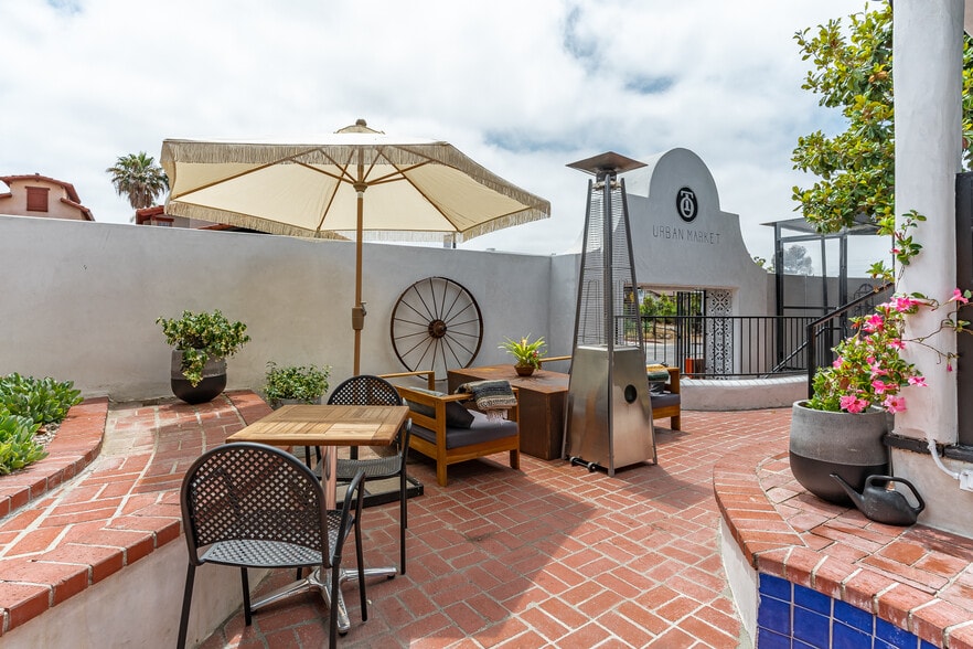 More Photos Of 2548 Congress St, San Diego Restaurant For Lease