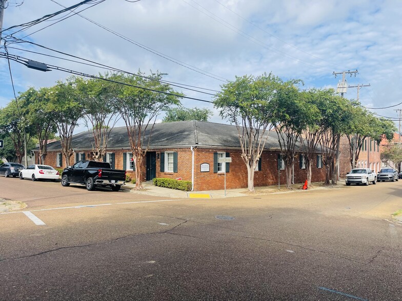 Primary Photo Of 202 S Wall St, Natchez Medical For Sale