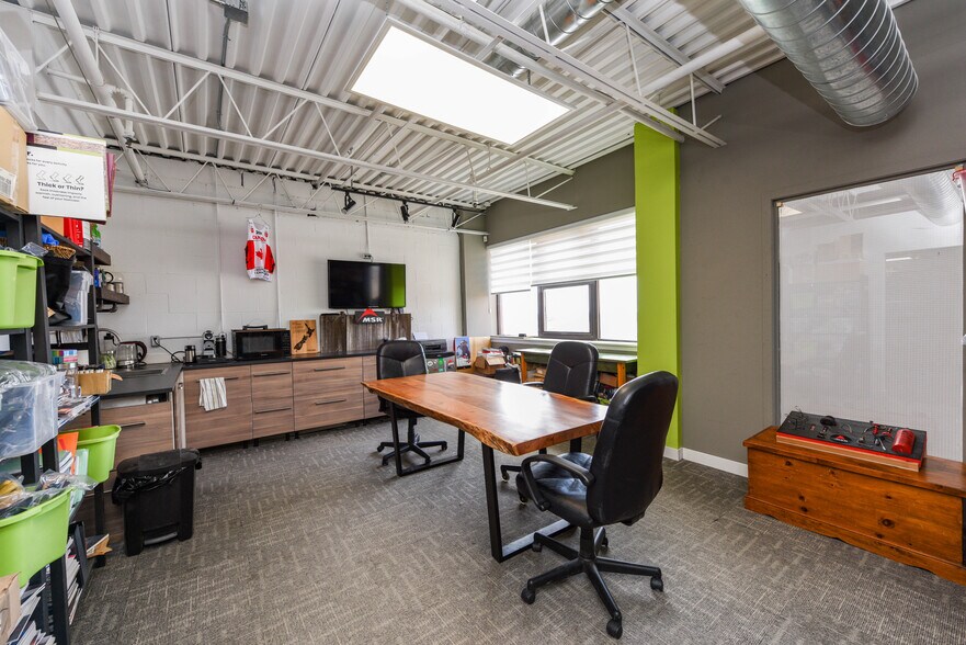 More Photos Of 750 Oakdale Rd, Toronto Light Distribution For Sale