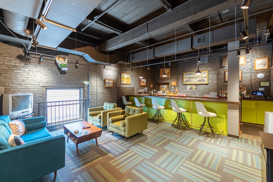 More Photos Of 1501 N Kingsbury St, Chicago General Retail For Lease