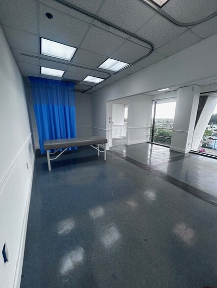 More Photos Of 900 W 49th St, Hialeah Medical For Lease