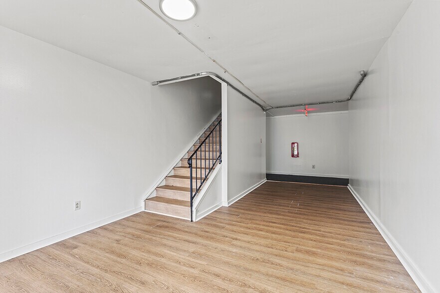 More Photos Of 170 Westwood Dr, Thomson Apartments For Sale