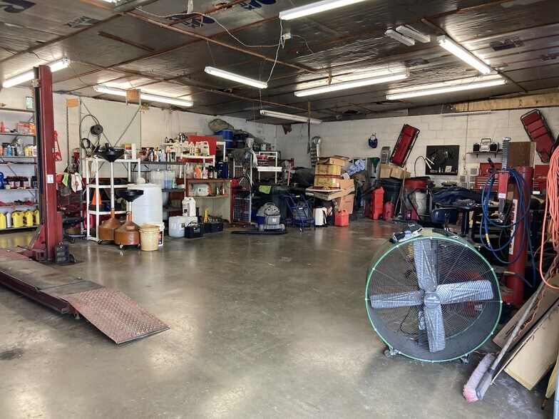 More Photos Of 1619 9th St Se, Roanoke Auto Repair For Lease