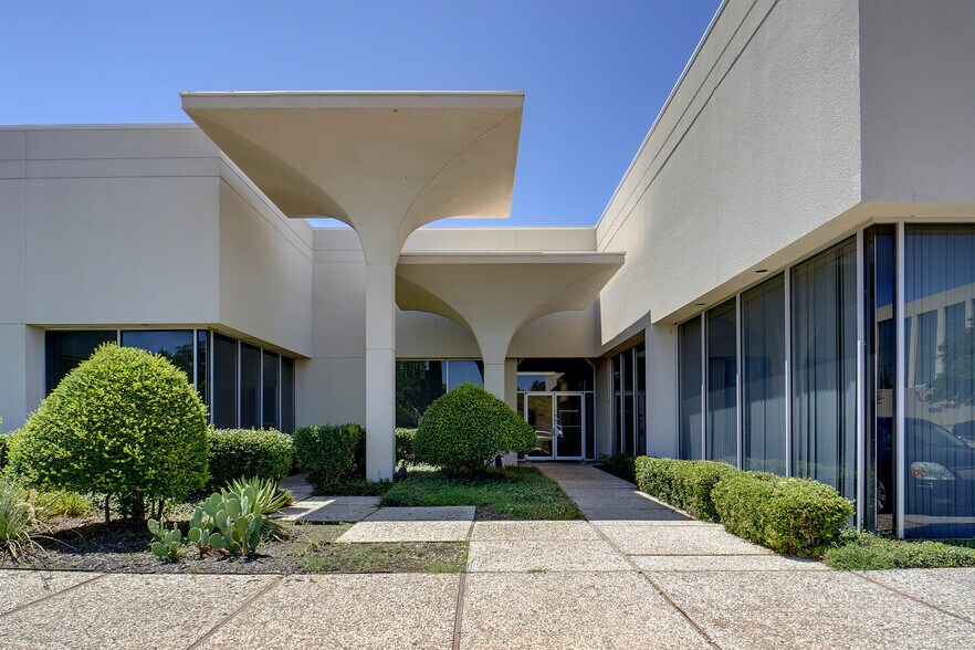 More Photos Of 6850 Manhattan Blvd, Fort Worth Medical For Lease